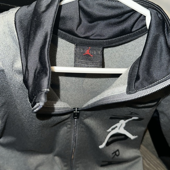 Jordan light jacket, zips up, goes with everything and it look brand new - Picture 2 of 5